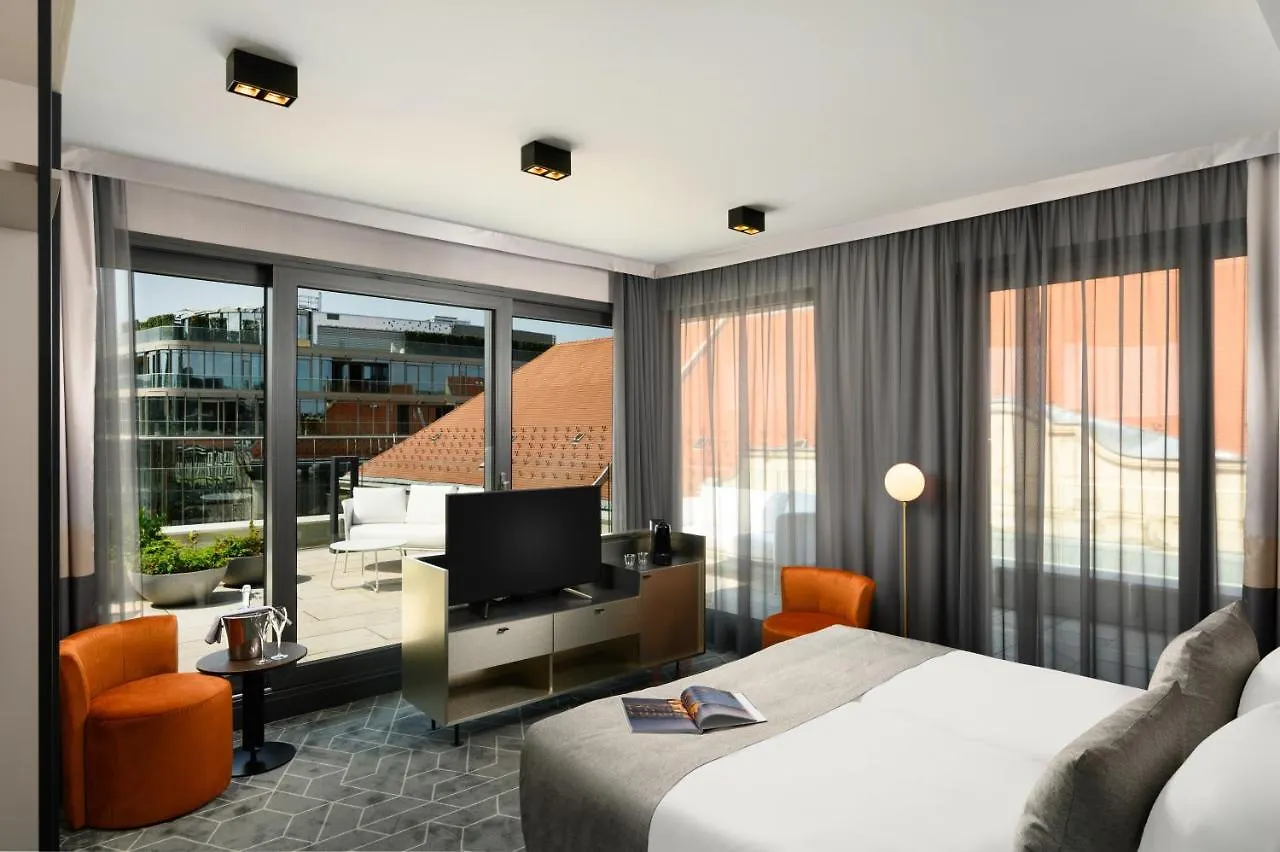 Emerald Hotel By Continental Group Budapeşte